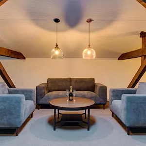  Apart-hotel Upstairs Boutique Roménia
