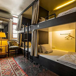  Hotel Cápsula Atelier Singapura